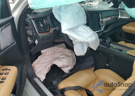 2020 Volvo V60 T5 Inscription из США, поврежденный, VIN YV1102EL2L2396700